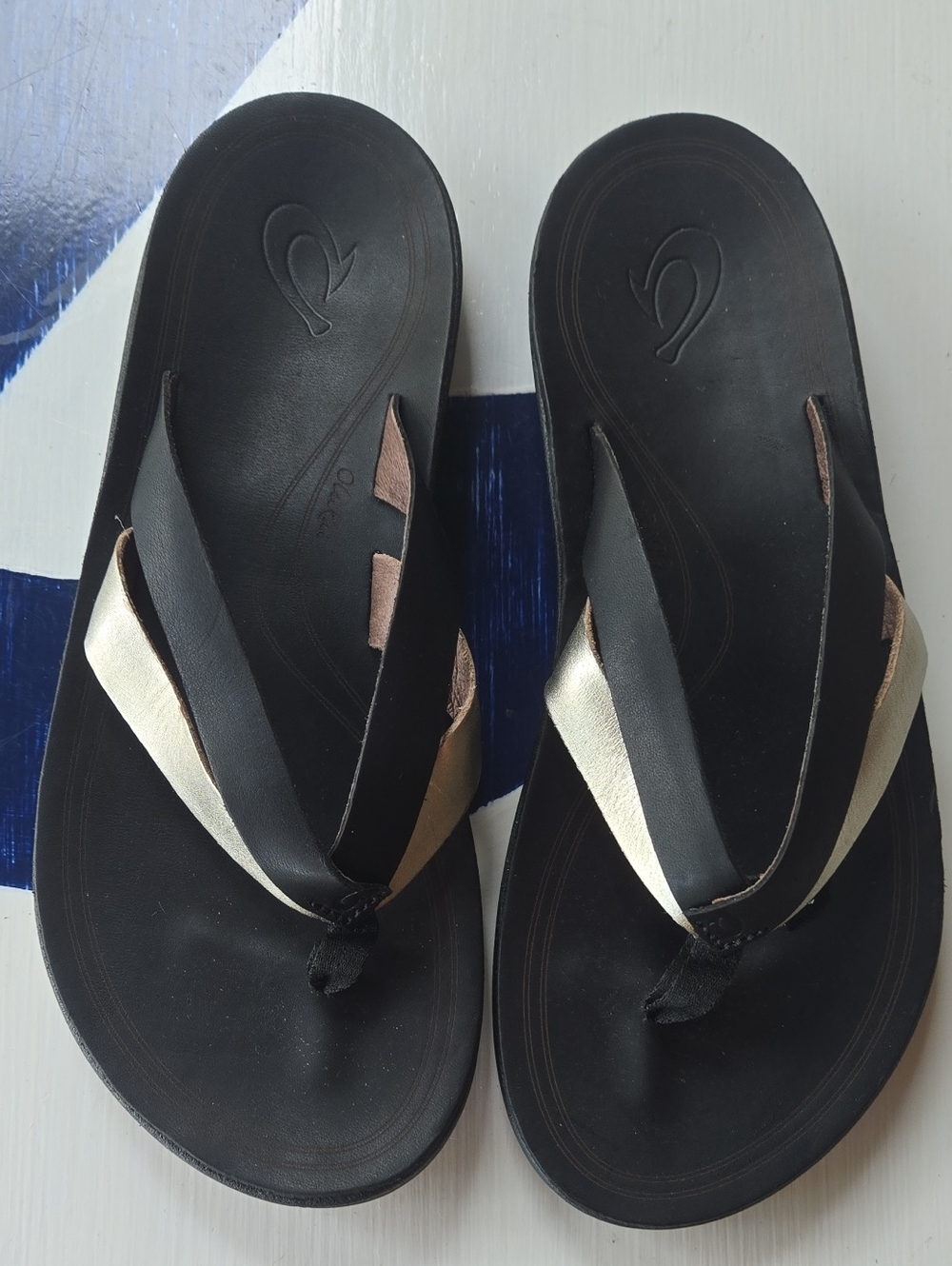 Olukai Kaekae Black And Muted Gold Leather Thong Sandal Size US 7